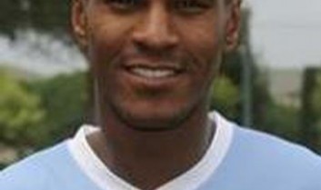  拉齐奥中场拦截能力突出，成功限制住佛罗伦萨进攻火力