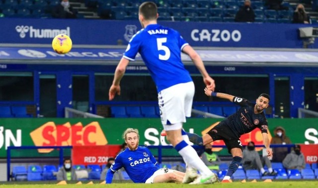  马赫雷斯任意球直接破门曼城客场一球小胜伯恩利锁定胜局