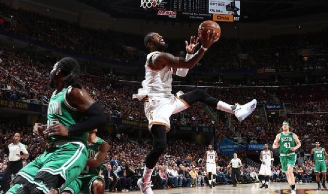  米切尔压哨跳投助骑士完成15分惊天逆转