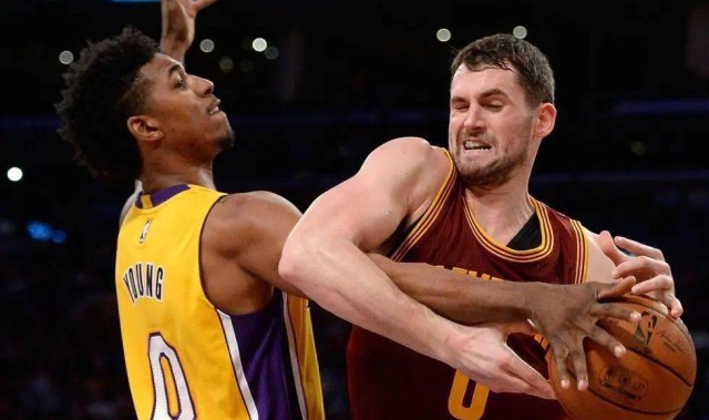  助攻王争夺陷胶着，中场核心数据比拼进入冲刺